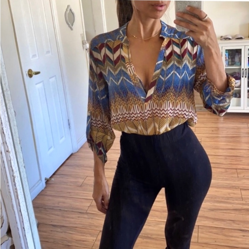 🪞 NEW printed v neck long sleeve dressy blouse top women’s size small